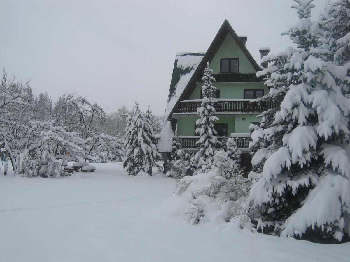Hacjenda - Apartamenty I Pokoje Goscinne Czarna Gora Exterior photo